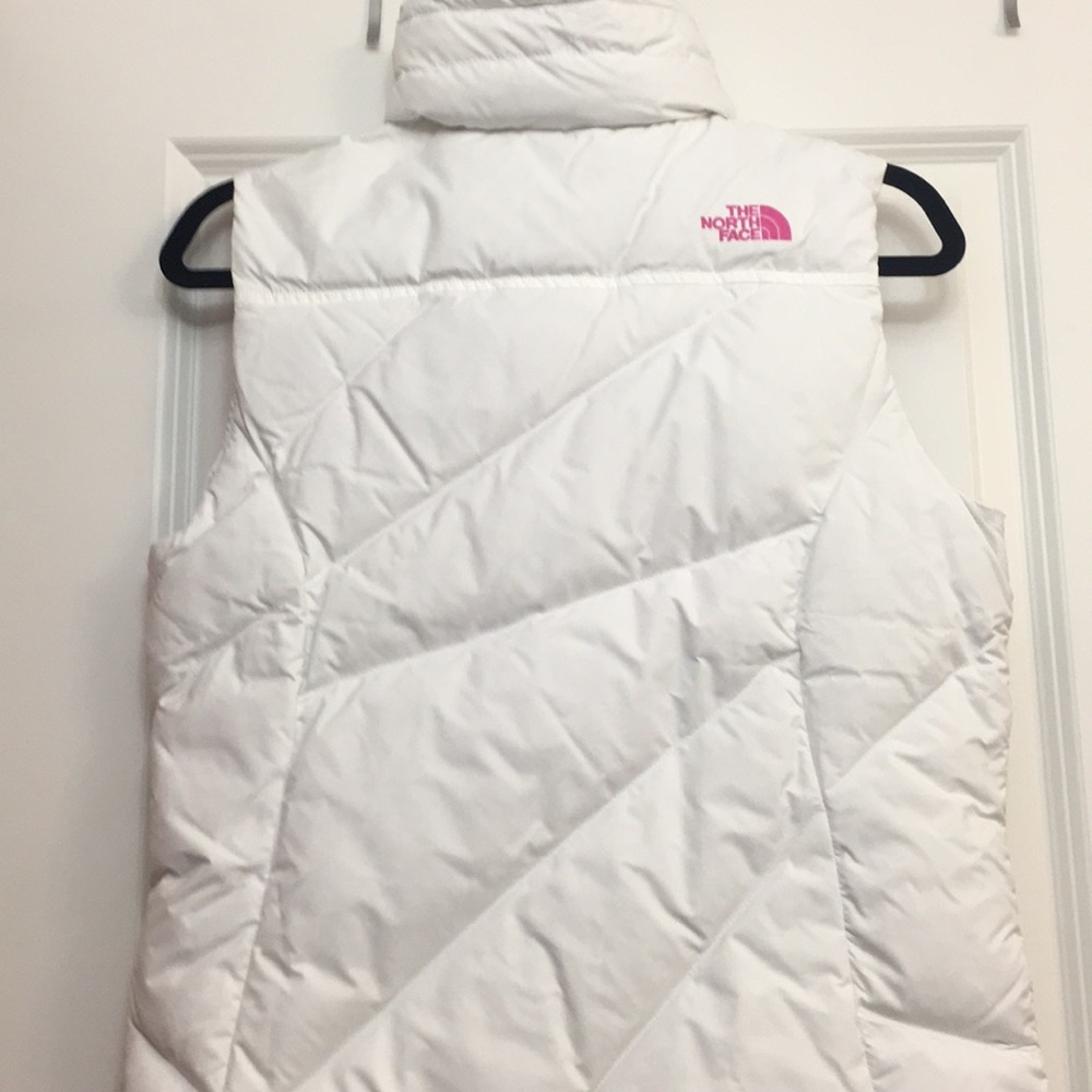 The North Face 550 White & Pink Puffer Vest - Picture 4 of 10